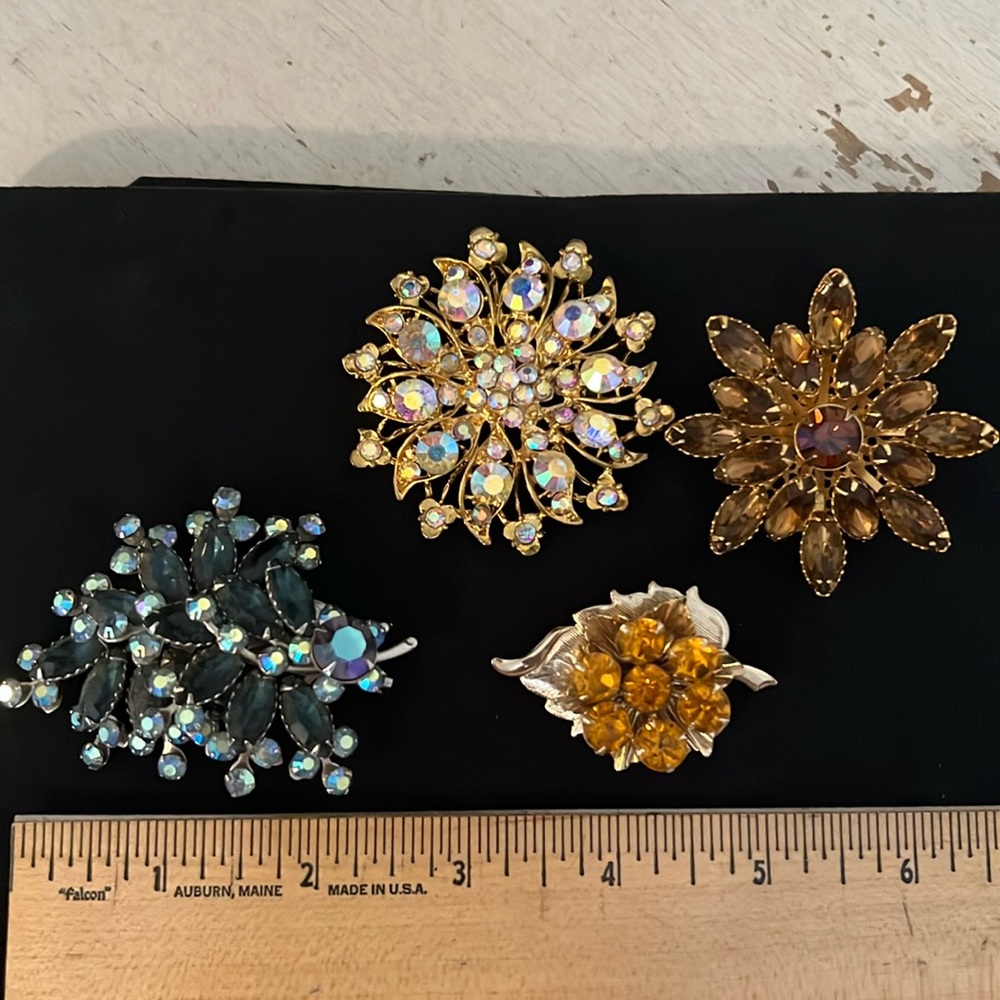 Exquisite lot 4 vintage Austria crystal unmarked brooches